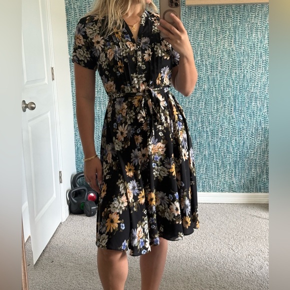 Nanette Lepore Dresses & Skirts - Nanette Lepore Black and yellow flower short Sleeve Midi Sundress with belt